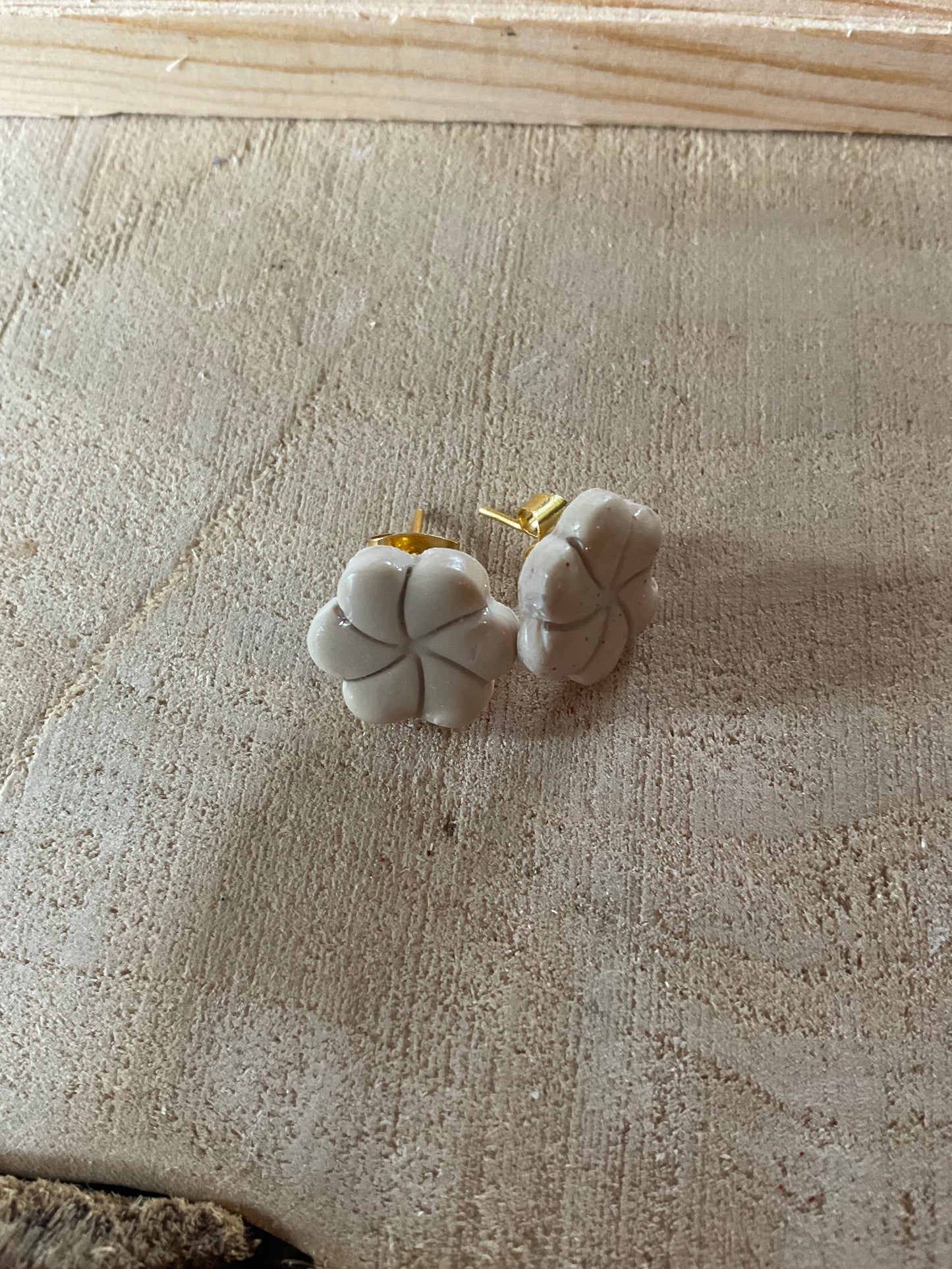 Les Puces d’oreilles Mia