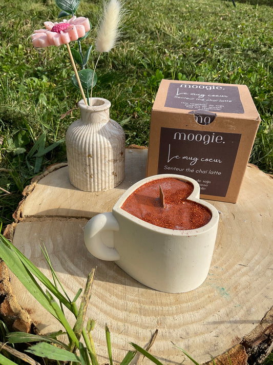 La bougie mug cœur « pot fait main » - Thé Chaï latte