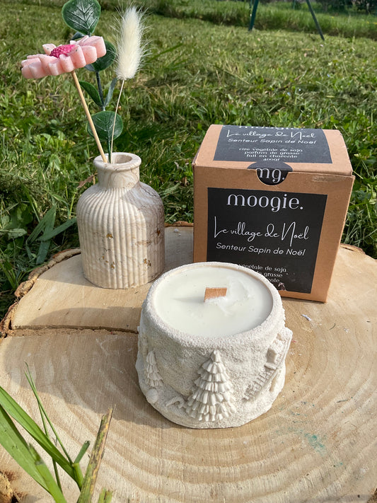 La bougie en jesmonite «  le village enneigé » - Sapin de Noël