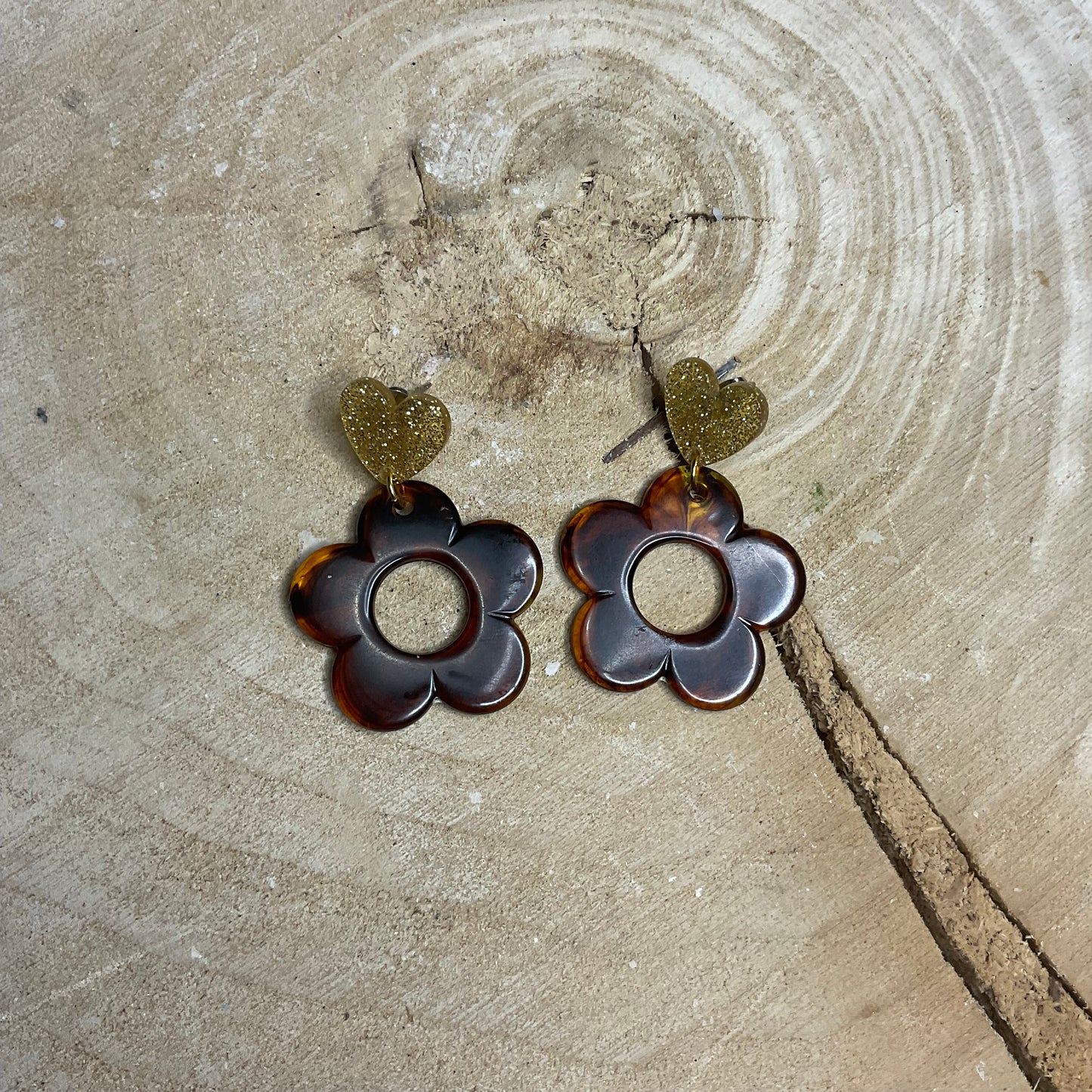 Les boucles d’oreilles marguerite