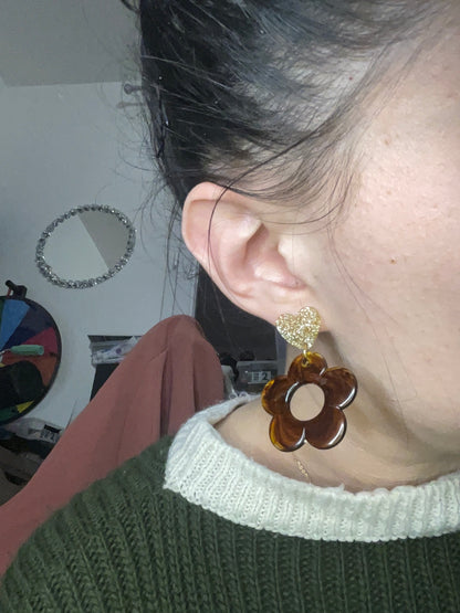Les boucles d’oreilles marguerite