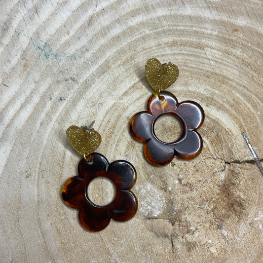 Les boucles d’oreilles marguerite