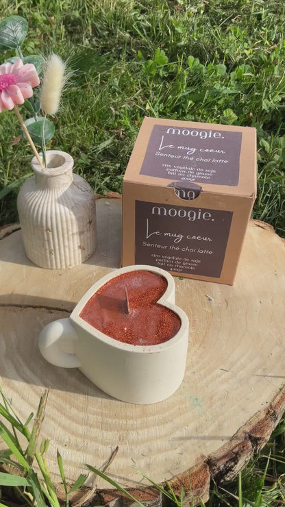 La bougie mug cœur « pot fait main » - Thé Chaï latte